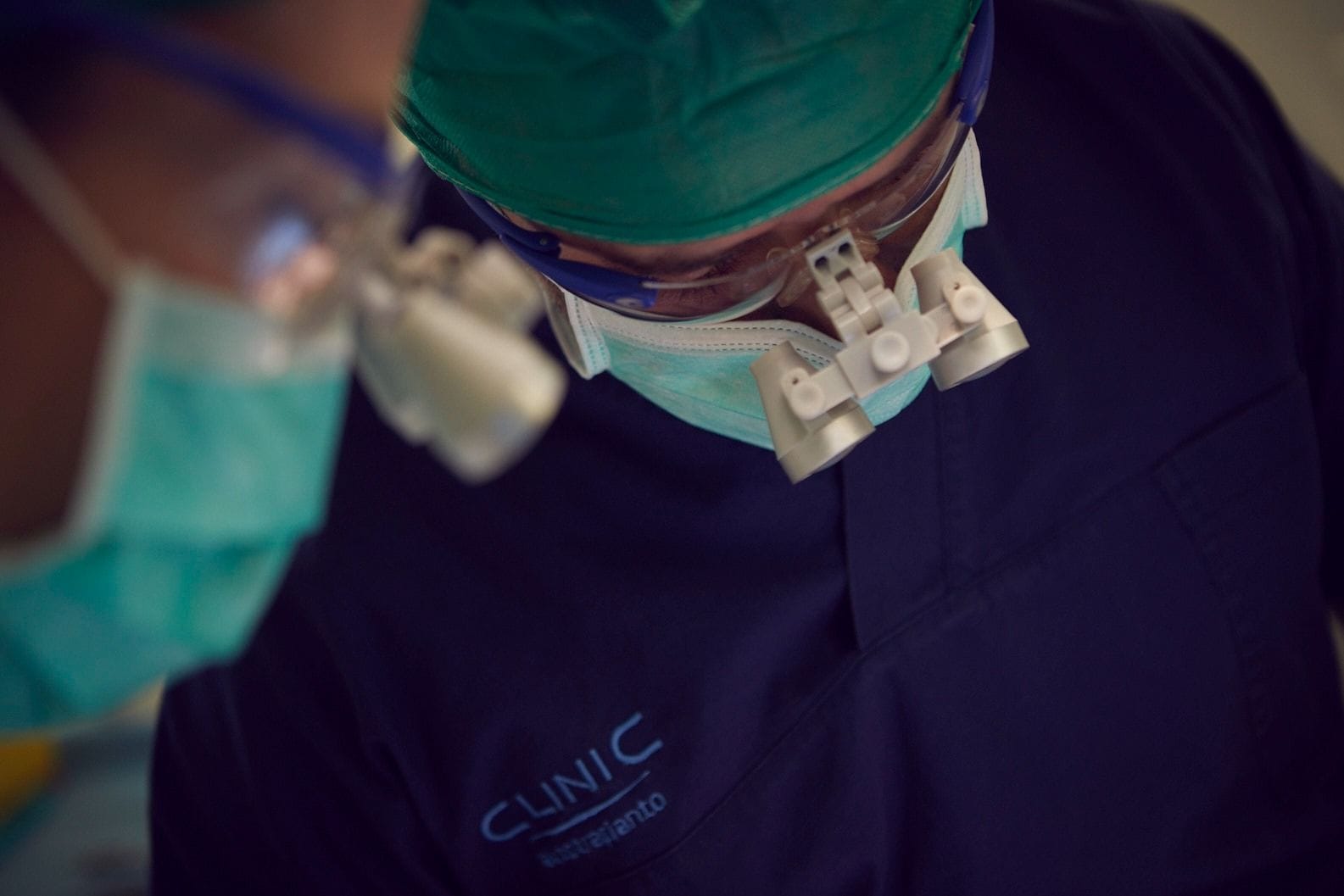 Il Dott. Montagnese in sala operatoria, Clinic Autotrapianto